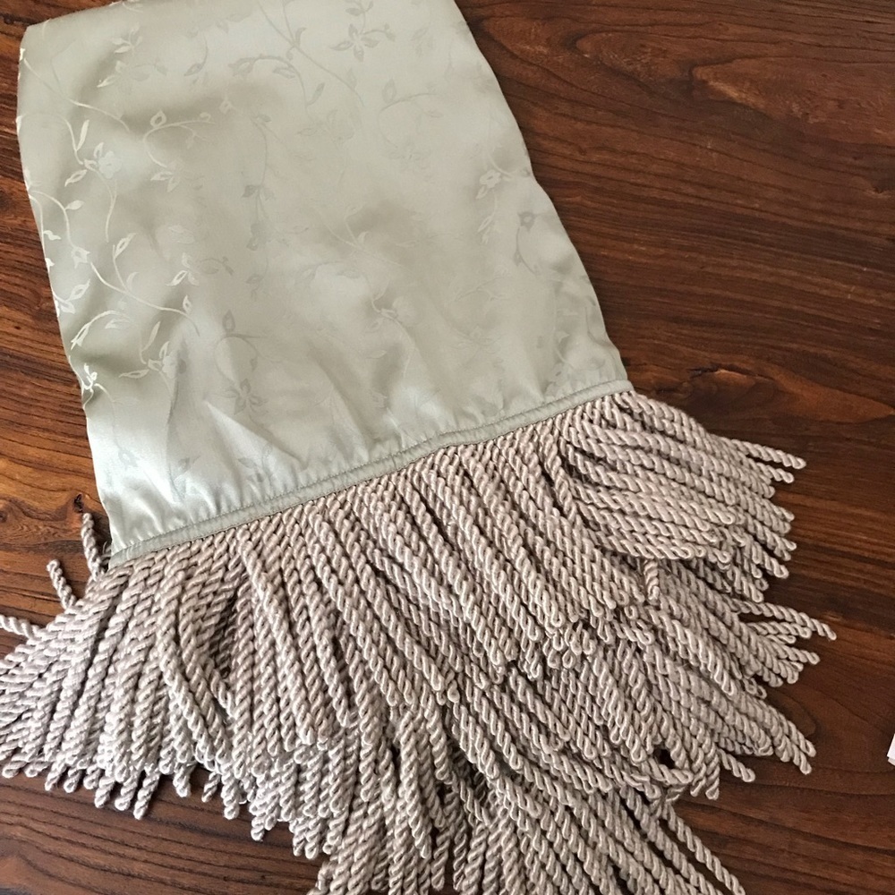 ▪️Custom Made Silk Throw with Tassels